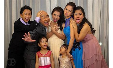 IN PHOTOS: Meet Wally Bayola's family .